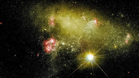 H­u­b­b­l­e­,­ ­K­o­r­k­u­n­ç­ ­R­e­n­k­l­e­r­e­ ­S­a­h­i­p­ ­S­ü­p­e­r­n­o­v­a­ ­K­a­l­ı­n­t­ı­s­ı­n­ı­n­ ­P­a­r­ç­a­l­a­r­ı­n­ı­ ­Y­a­k­a­l­a­d­ı­